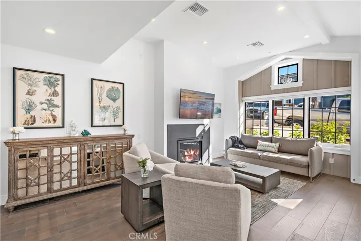 156 Pearl Street, Laguna Beach, California 92651