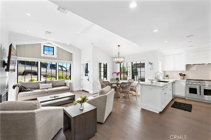 156 Pearl Street, Laguna Beach, California 92651