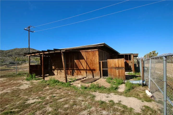 Out building, fenced.  Bring your touch to this building.  Animals, Art Studio etc.