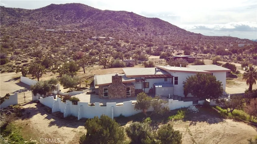 Private compound, fantastic views, private feel