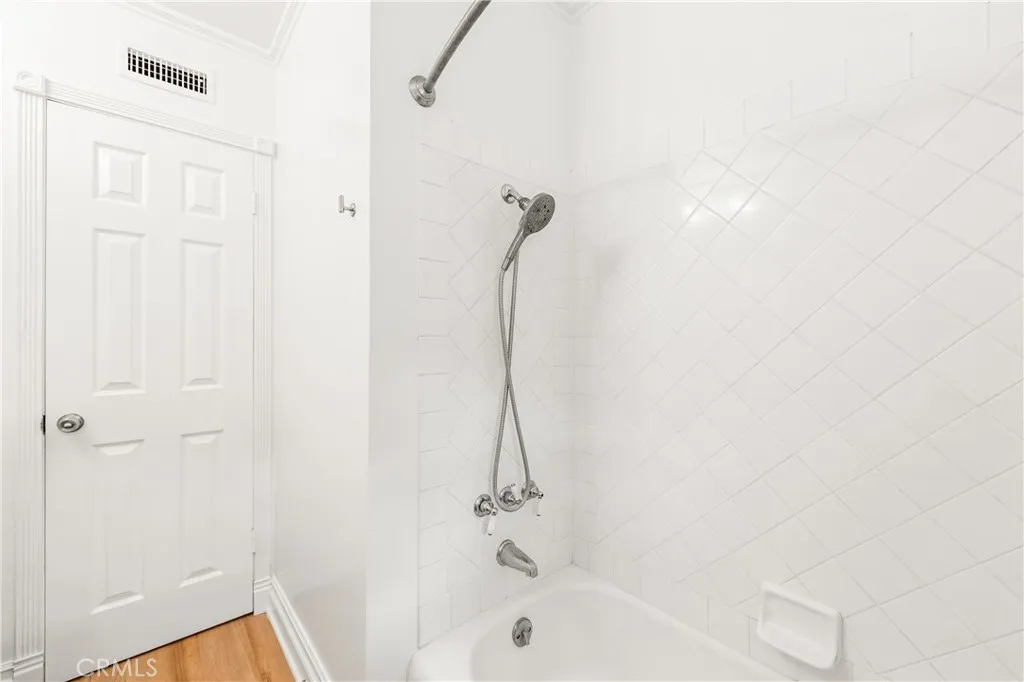 Hall shower tub combo