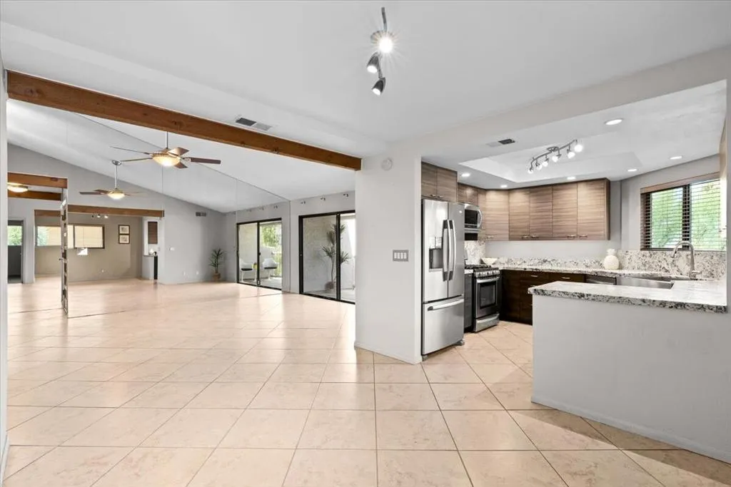 Living room / Kitchen