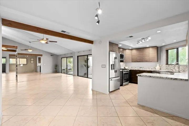 Living room / Kitchen