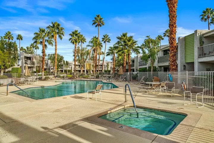Community Pool & Spa