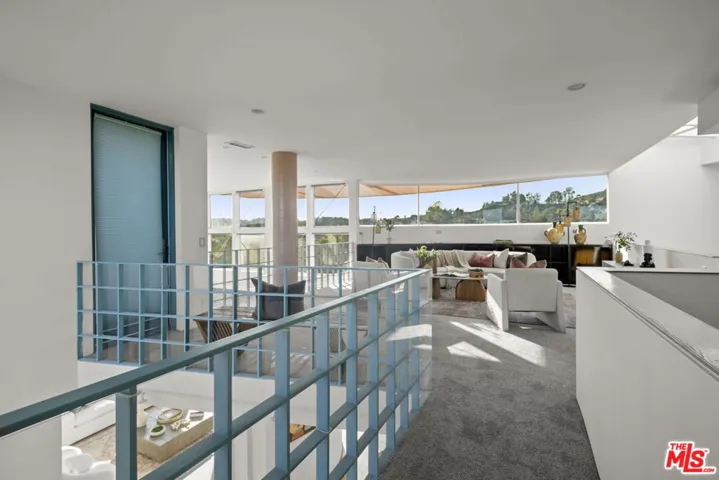 Upper Loft Entertaining Area