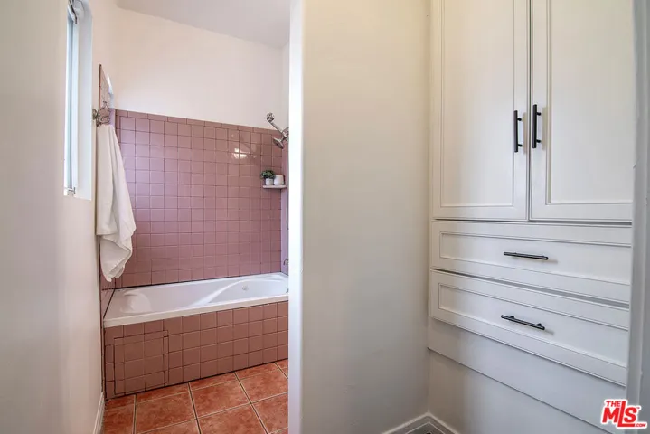 5761 W Olympic Boulevard, Los Angeles, California 90036
