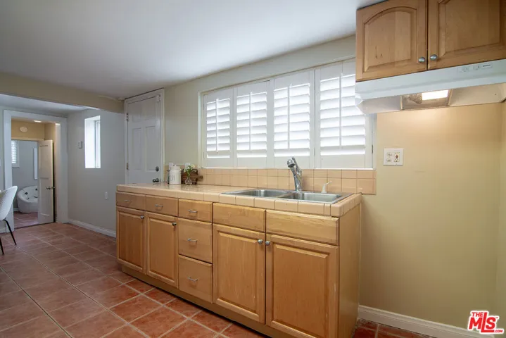 5761 W Olympic Boulevard, Los Angeles, California 90036
