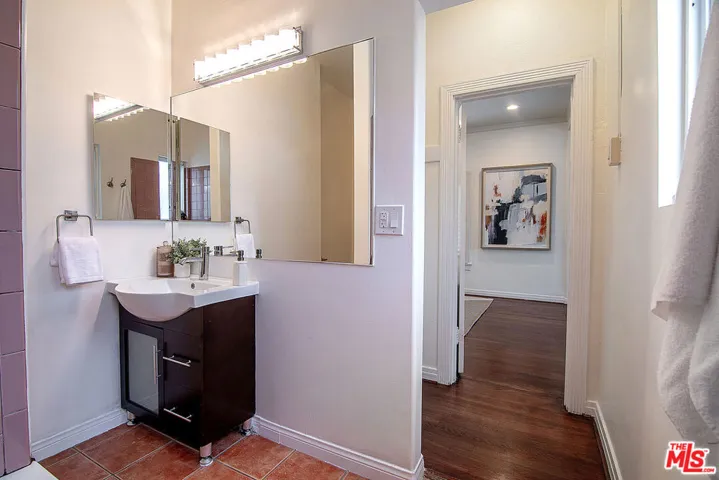 5761 W Olympic Boulevard, Los Angeles, California 90036