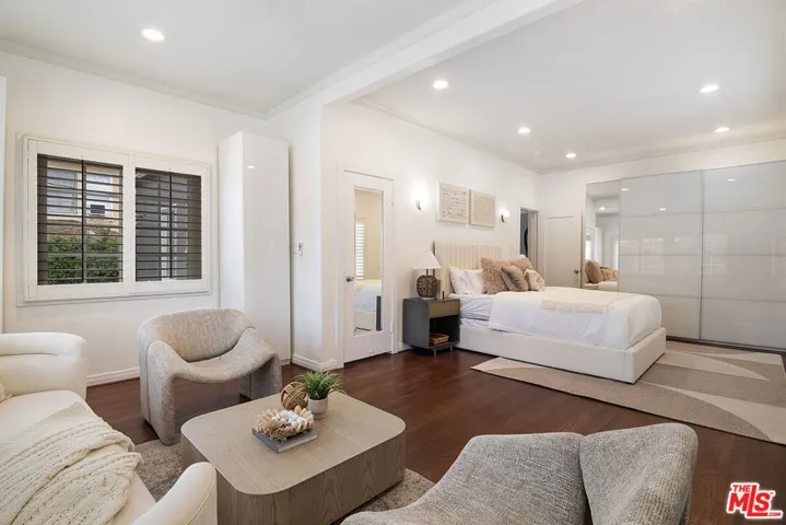5761 W Olympic Boulevard, Los Angeles, California 90036