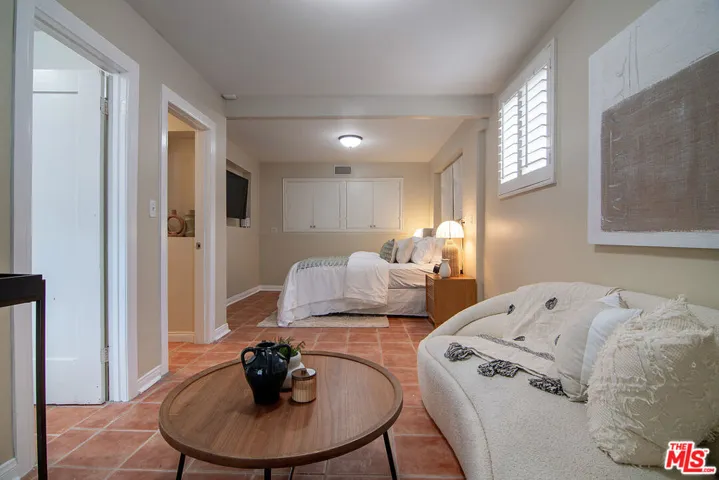 5761 W Olympic Boulevard, Los Angeles, California 90036