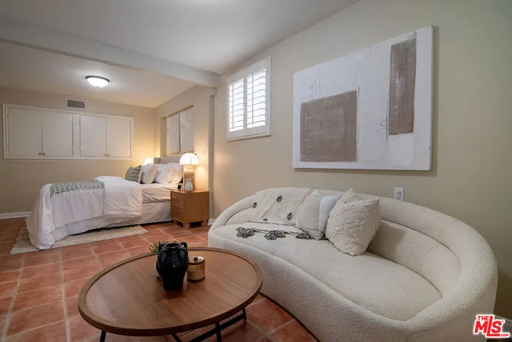 5761 W Olympic Boulevard, Los Angeles, California 90036