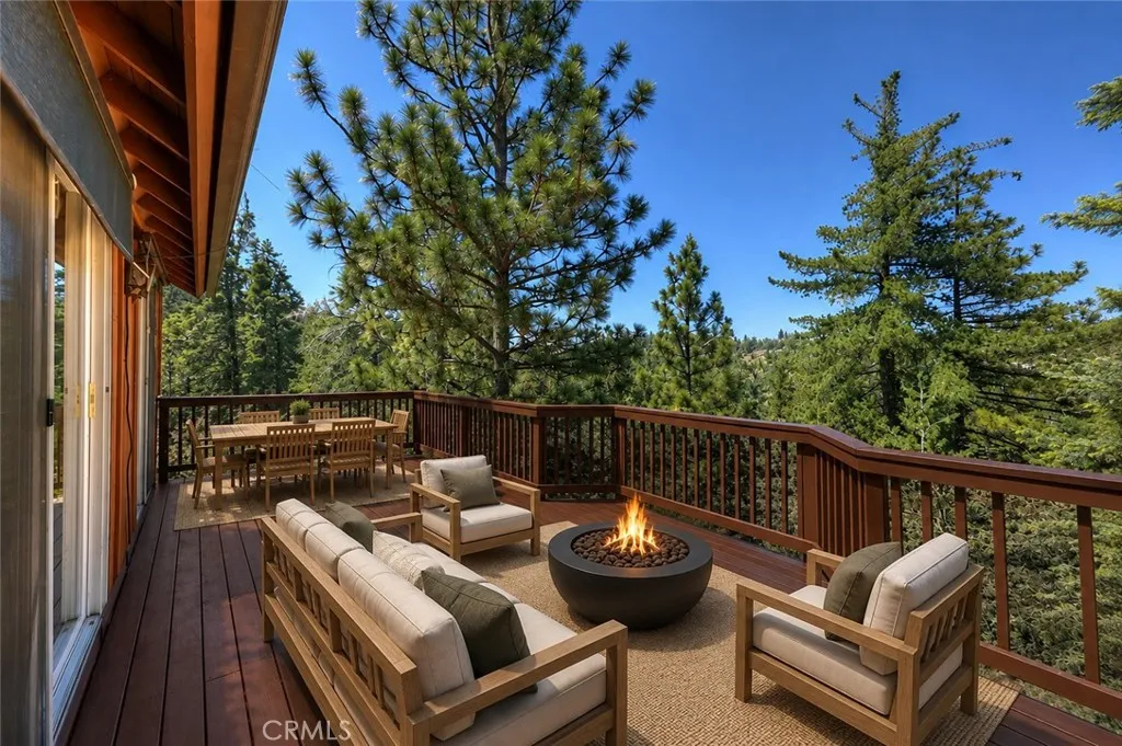 Virtually Staged - Upper Deck