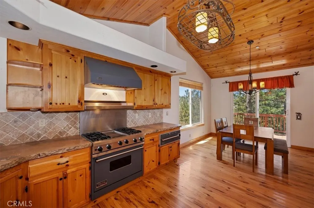 Kitchen/ Dining Area