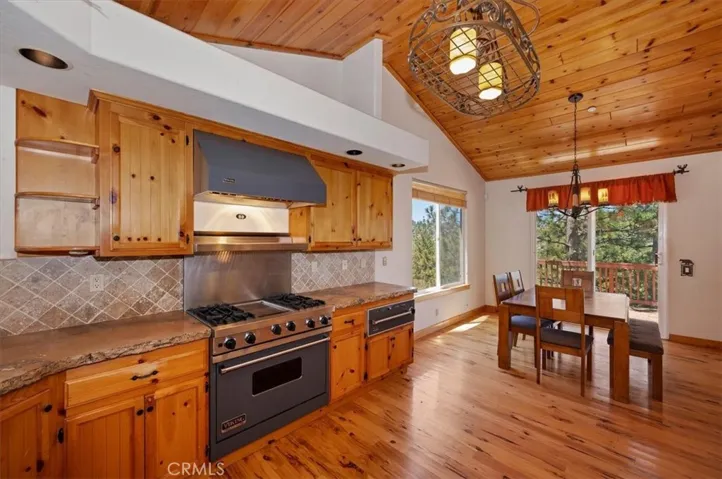 Kitchen/ Dining Area