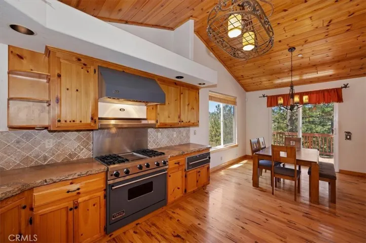 Kitchen/ Dining Area