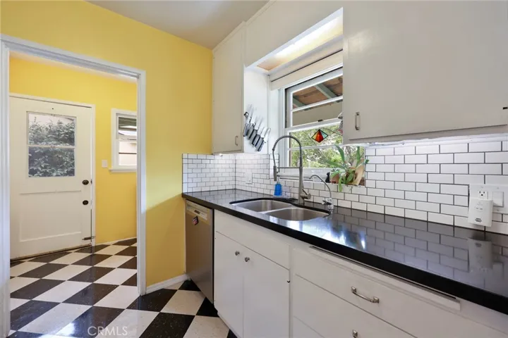 930 N Avenue 63, Los Angeles, California 90042