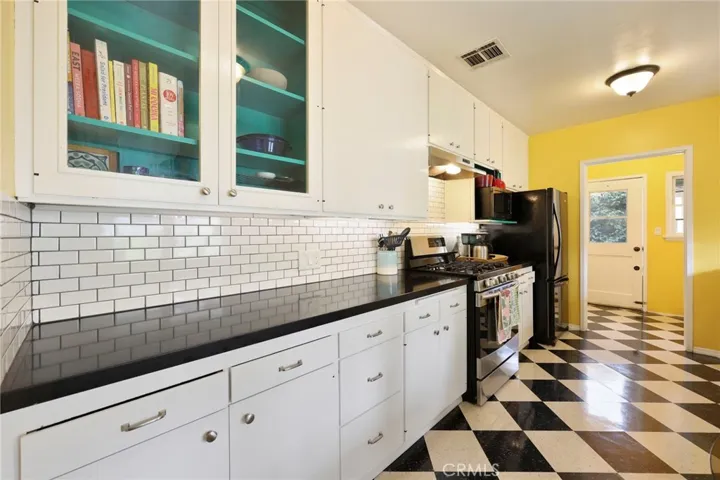 930 N Avenue 63, Los Angeles, California 90042