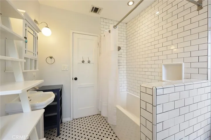 930 N Avenue 63, Los Angeles, California 90042