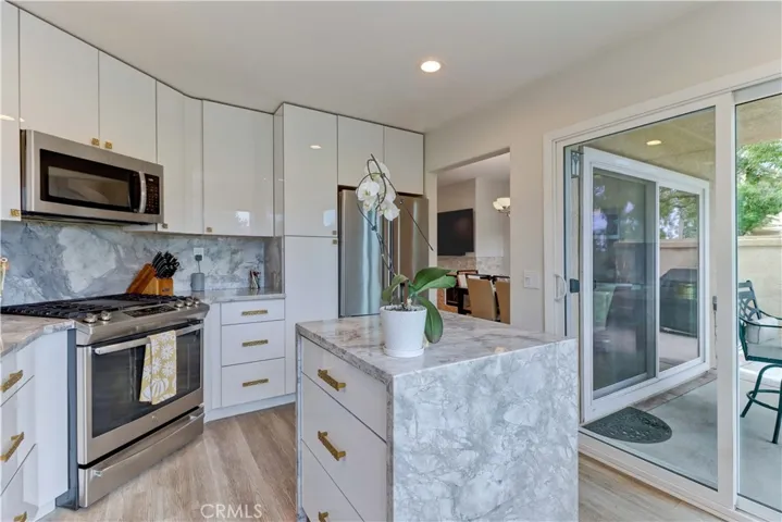 Gas stove top and oven.