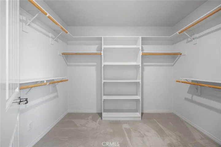 Main Bedroom Walk-In Closet