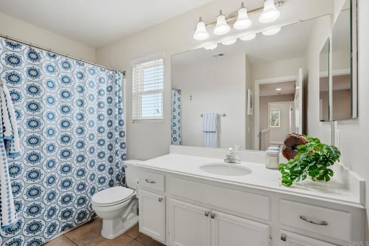 Main bath in upstairs hallway