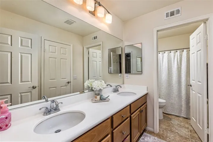 Jack & Jill Bath for 3rd & 4th Bedrooms