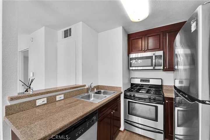 5535 Canoga, Woodland Hills, California 91367