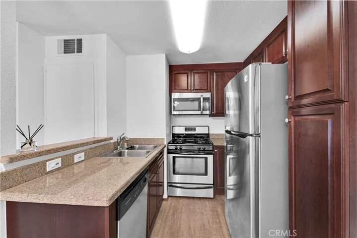 5535 Canoga, Woodland Hills, California 91367