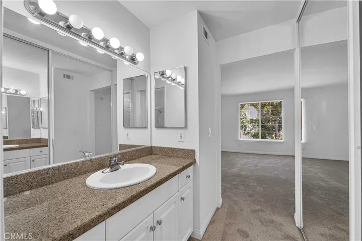 5535 Canoga, Woodland Hills, California 91367