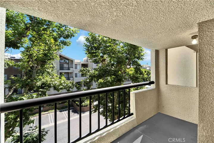 5535 Canoga, Woodland Hills, California 91367