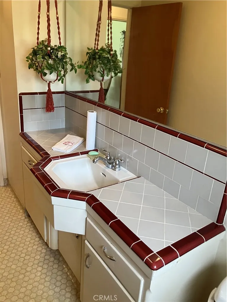 Hall 3/4 bath