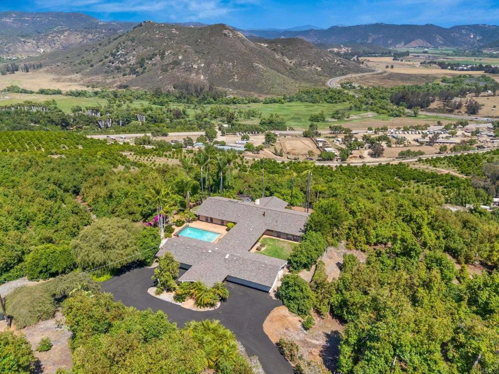 Easterly viiew of San Pasqual Valley