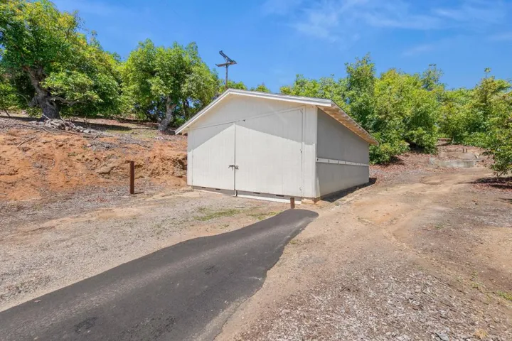24x36 building with tall access doors.  Was formally built for boat storage.
