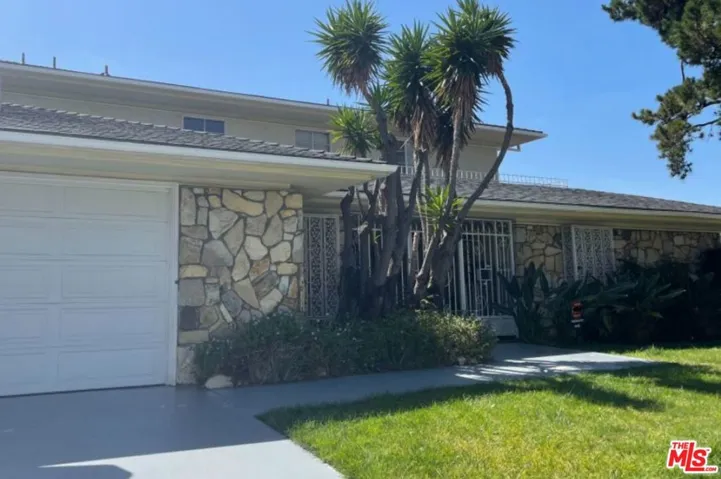 5238 Los Encantos Way, Los Angeles, California 90027