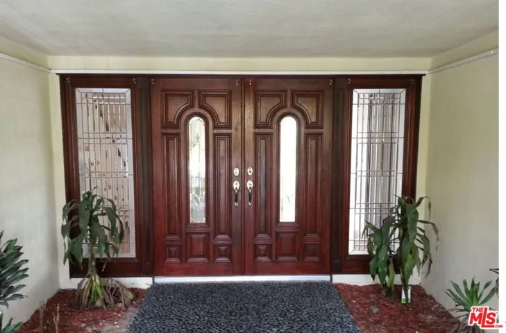 5238 Los Encantos Way, Los Angeles, California 90027