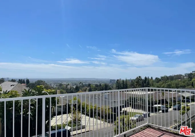 5238 Los Encantos Way, Los Angeles, California 90027