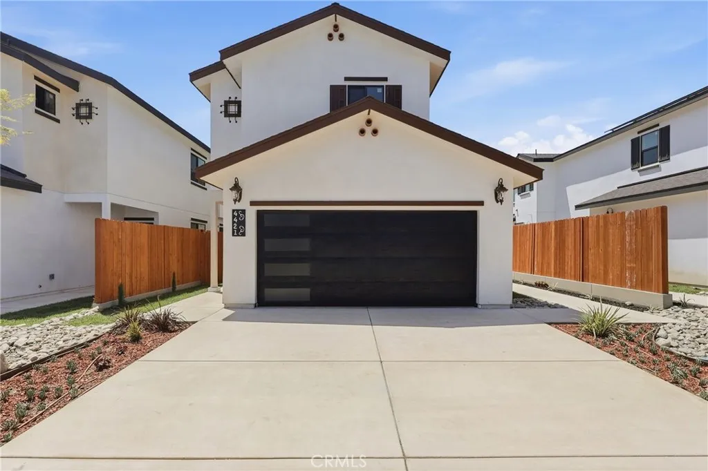 SFR WITH 2 CAR ATTACHED GARAGE