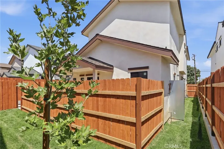 PRIVATE YARD