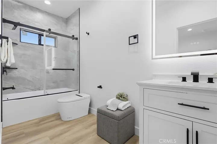 SFR 2ND BATHROOM