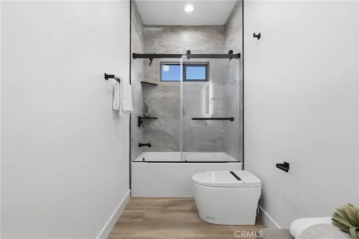 SFR 2ND BATHROOM