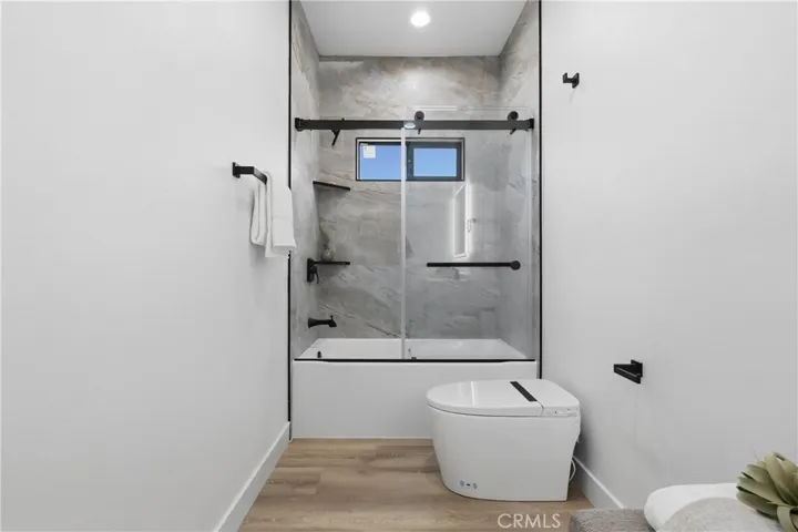 SFR 2ND BATHROOM