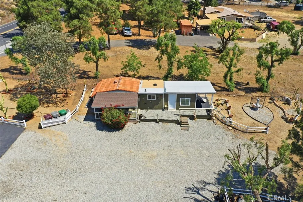 Separate casita w adjoining craft/storage room