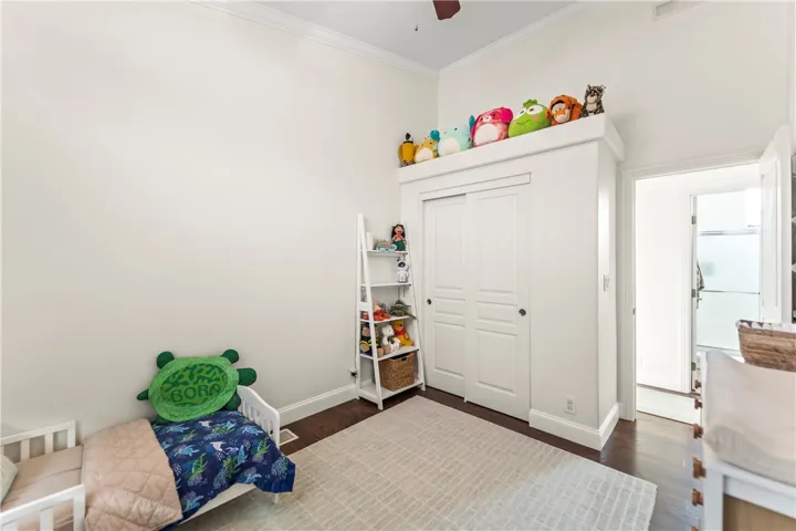 good size bedroom