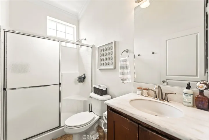 Hallway bathroom that is perfect for kids and company