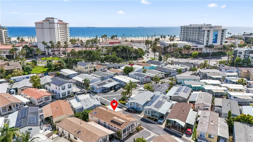 pinpoint photo of the home showing the ocean within a walkable distance, hotels and Pacific city