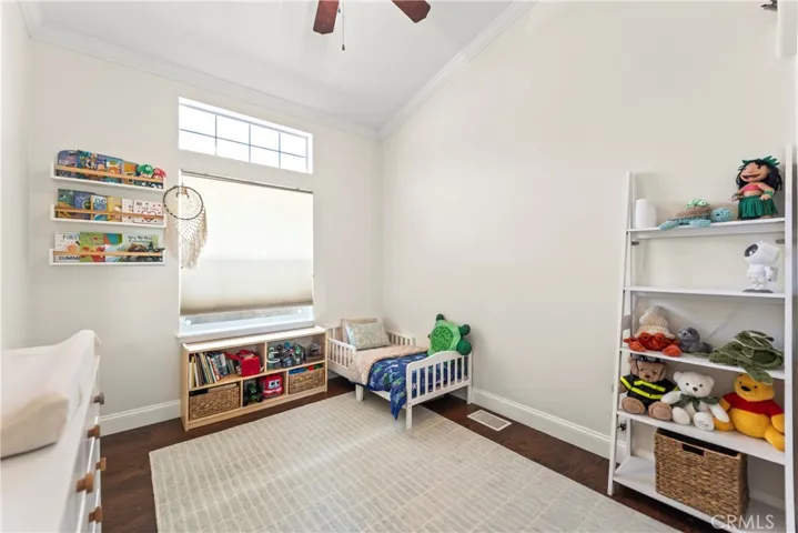 good size bedroom