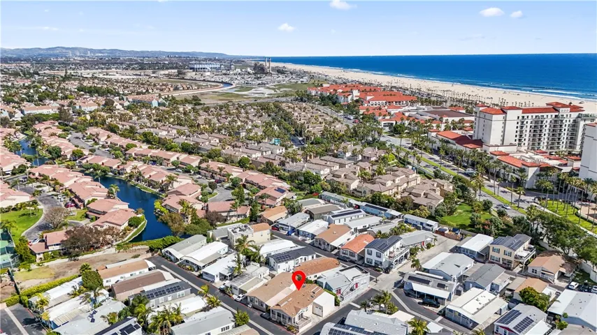 pinpoint location photo showing the home's proximity to the ocean and nearby 5-star hotels