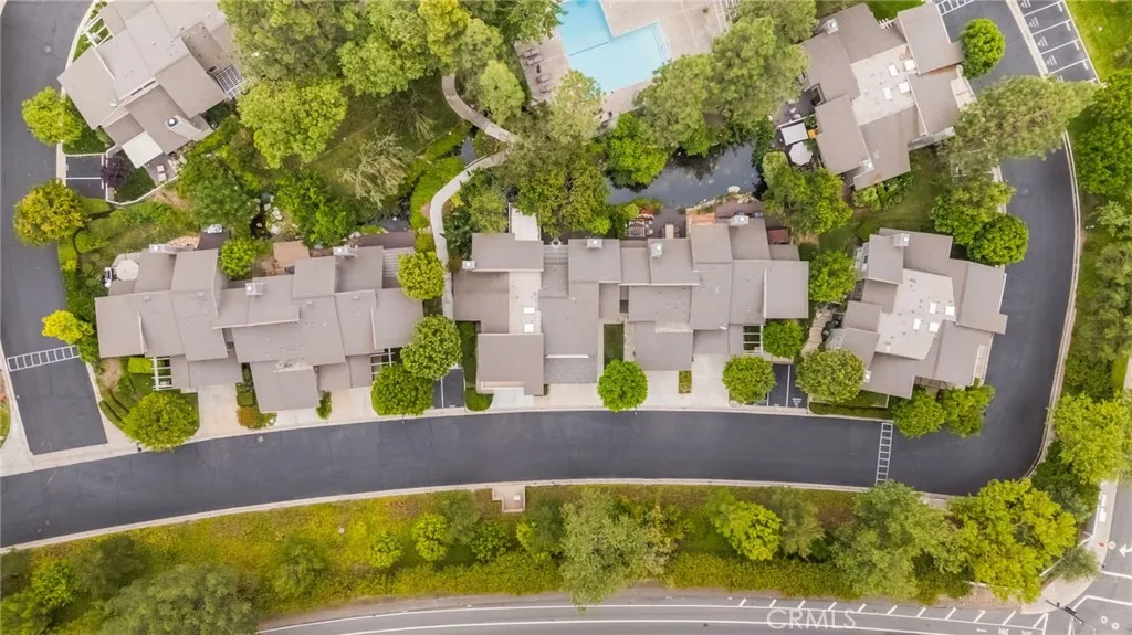 Stunning well maintained neighborhood