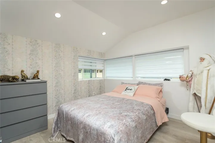 16964 Knapp Street, Northridge, California 91343