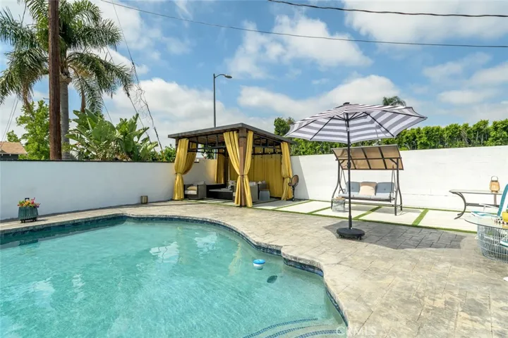 16964 Knapp Street, Northridge, California 91343